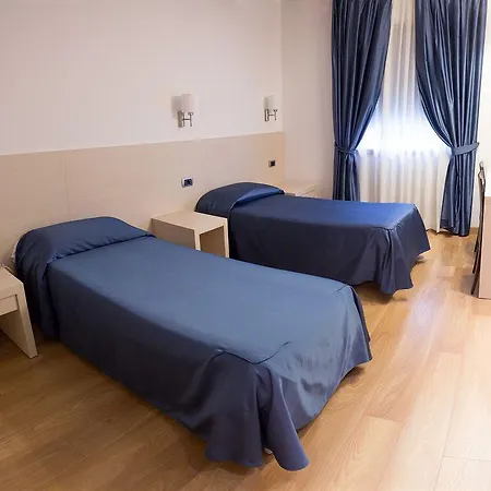 Sam Hotel 3*
