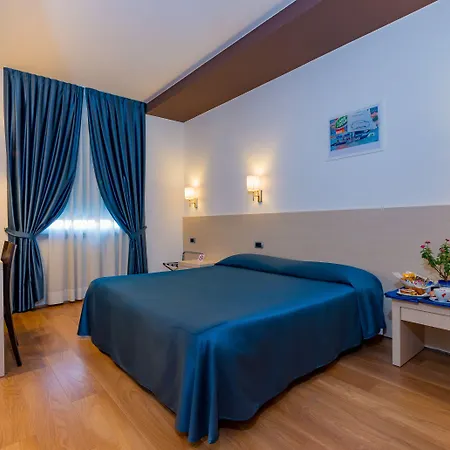 Sam Hotel 3*