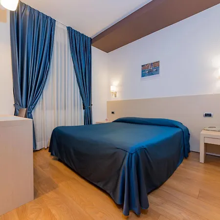 Sam Hotel 3*